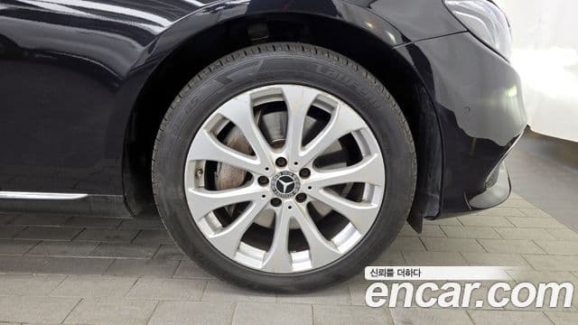Mercedes-Benz E-Class 2018 — ფოტო 5/20