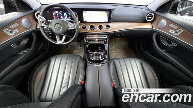 Mercedes-Benz E-Class 2018 — ფოტო 7/20