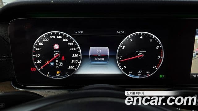 Mercedes-Benz E-Class 2018 — ფოტო 8/20