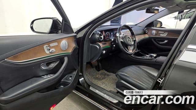 Mercedes-Benz E-Class 2018 — ფოტო 10/20