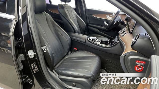Mercedes-Benz E-Class 2018 — ფოტო 11/20