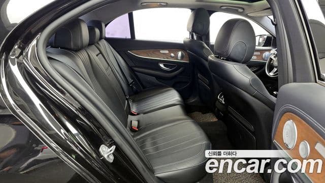 Mercedes-Benz E-Class 2018 — ფოტო 12/20