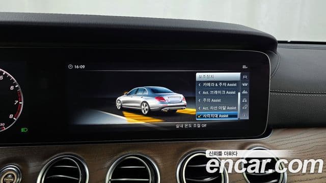 Mercedes-Benz E-Class 2018 — ფოტო 16/20