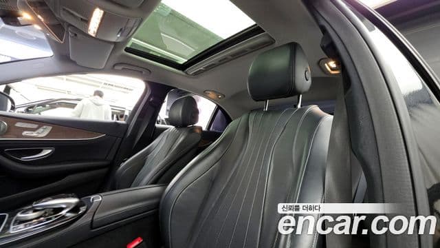 Mercedes-Benz E-Class 2018 — ფოტო 17/20
