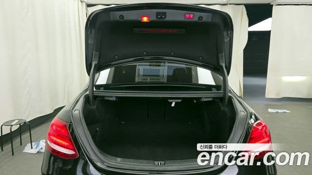 Mercedes-Benz E-Class 2018 — ფოტო 20/20