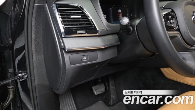 Volvo XC90 2023 — Şəkil 13/20