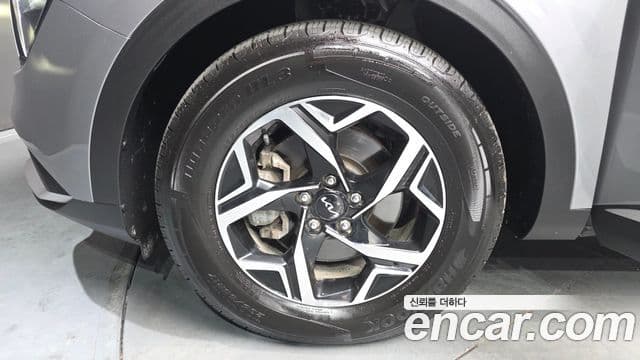 Kia Sportage 2023 — ფოტო 5/20