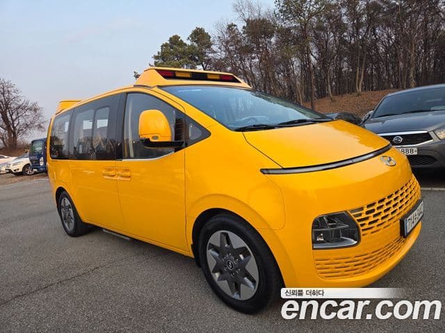 Hyundai Staria 2023 — Фото 2/20