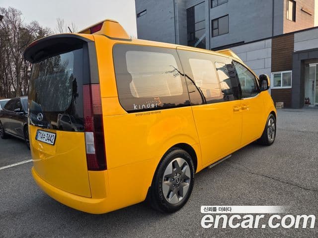 Hyundai Staria 2023 — Фото 3/20