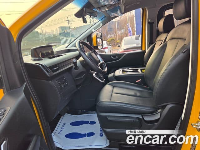 Hyundai Staria 2023 — Фото 13/20