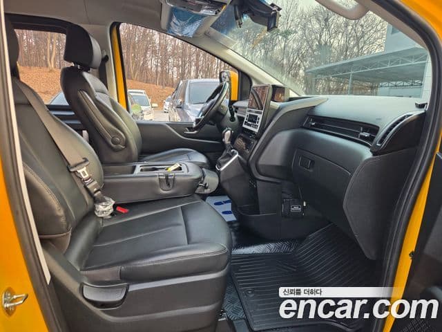 Hyundai Staria 2023 — Фото 15/20