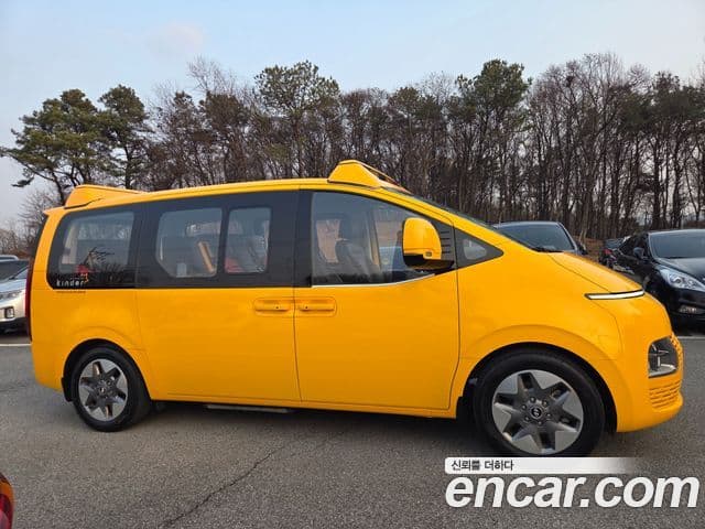 Hyundai Staria 2023 — Фото 17/20