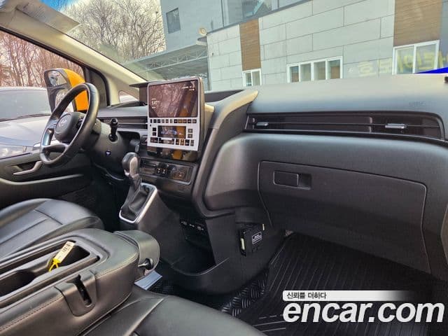 Hyundai Staria 2023 — Фото 19/20