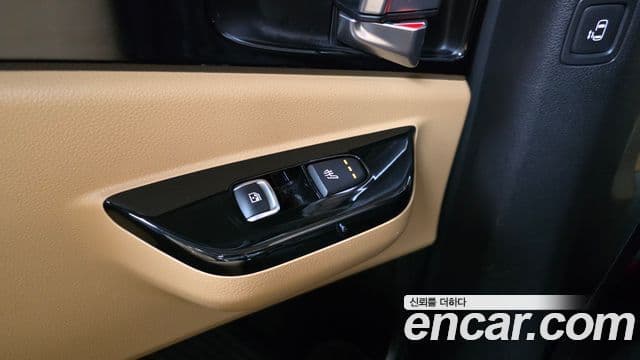 Kia Carnival 2022 — ფოტო 18/20