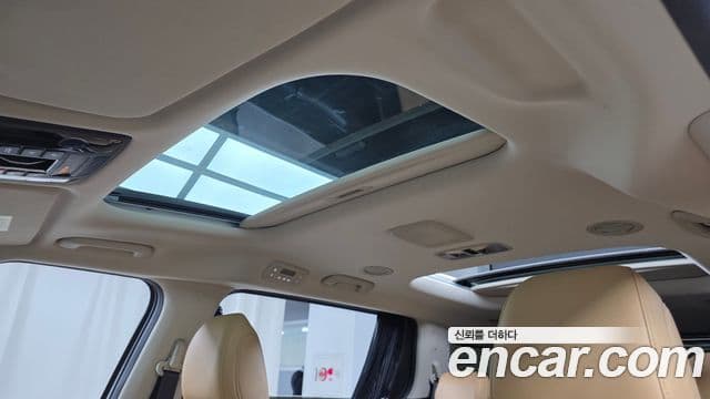 Kia Carnival 2022 — ფოტო 19/20