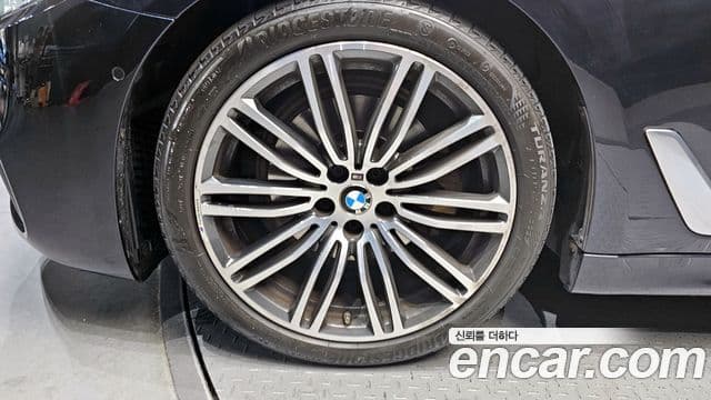 BMW 5 Series 2020 — ფოტო 6/20