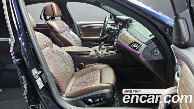 BMW 5 Series 2020 — фото 11 из 20