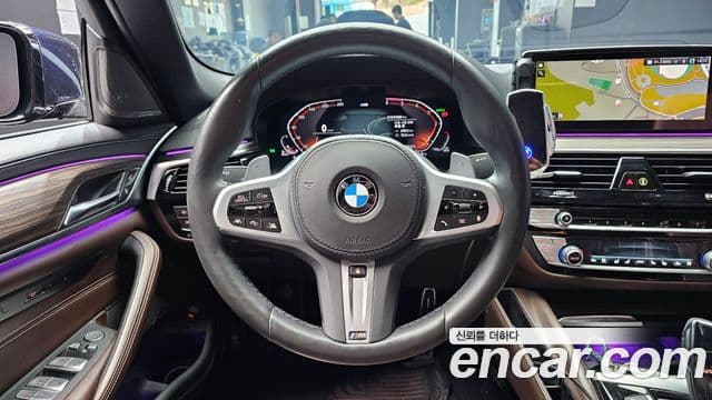 BMW 5 Series 2020 — ფოტო 8/20