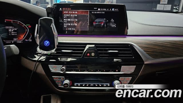 BMW 5 Series 2020 — ფოტო 16/20