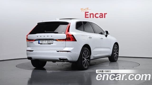 Volvo XC60 2021 — ფოტო 2/20