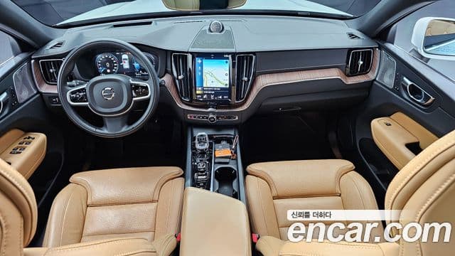 Volvo XC60 2021 — ფოტო 7/20