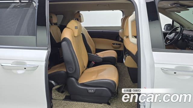 Kia Carnival 2023 — ფოტო 12/20