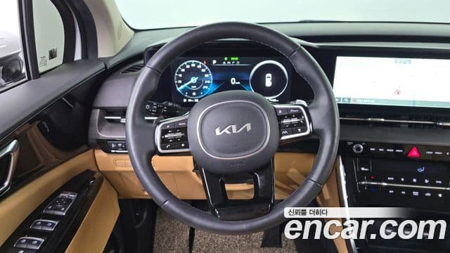 Kia Carnival 2023 — ფოტო 13/20