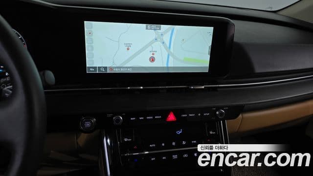 Kia Carnival 2023 — ფოტო 14/20