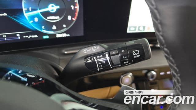 Kia Carnival 2023 — ფოტო 18/20