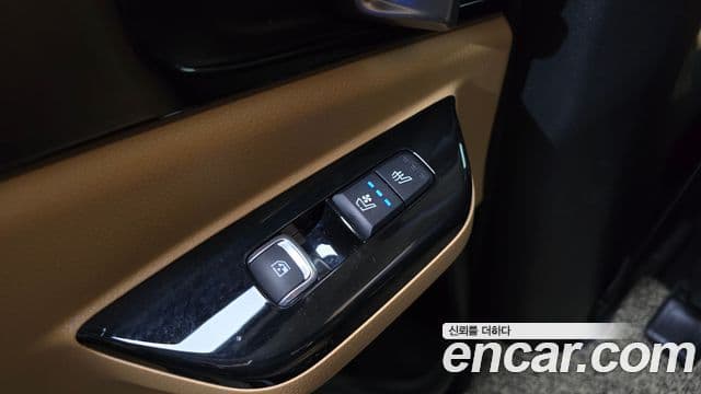 Kia Carnival 2023 — ფოტო 19/20