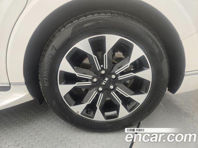 Kia Carnival 2021 — фото 5 из 20