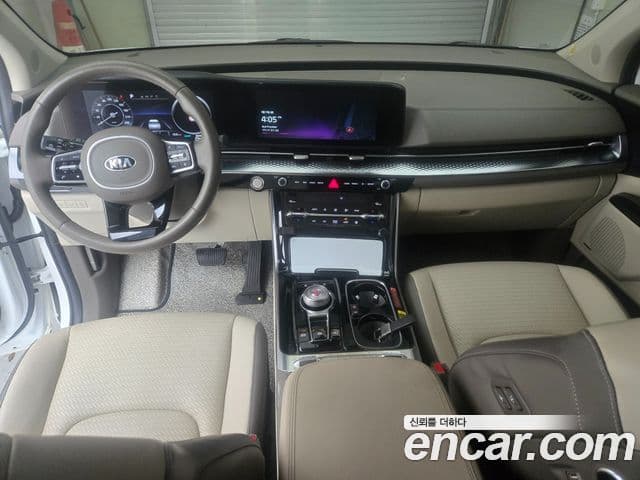 Kia Carnival 2021 — ფოტო 10/20