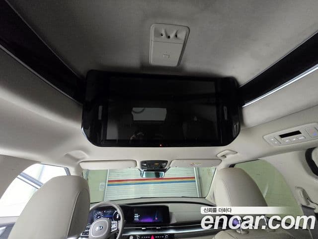 Kia Carnival 2021 — ფოტო 19/20