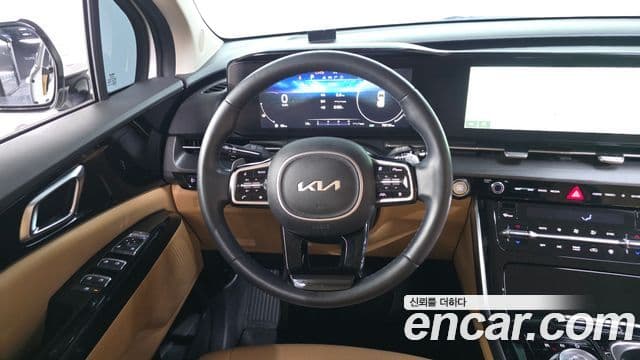 Kia Carnival 2021 — фото 13 из 20