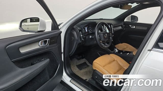 Volvo XC40 2020 — Şəkil 10/20
