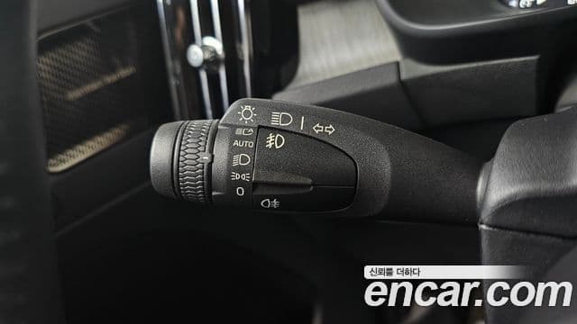 Volvo XC40 2020 — фото 15 из 20
