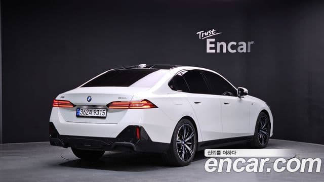 BMW 5 Series 2024 — фото 2 из 20