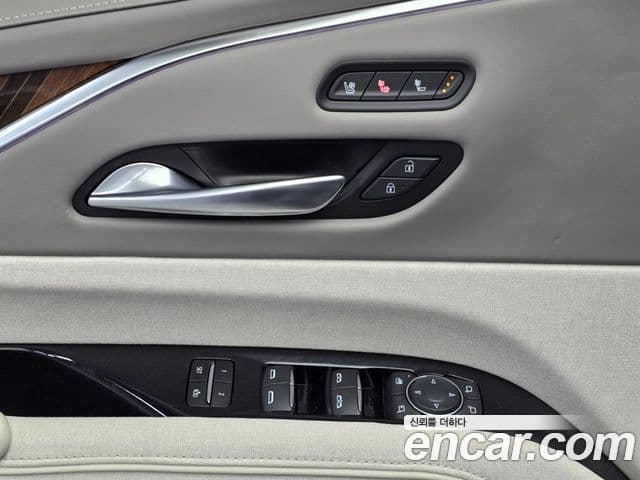 Cadillac Escalade 2023 — ფოტო 13/20
