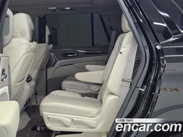Cadillac Escalade 2023 — ფოტო 15/20