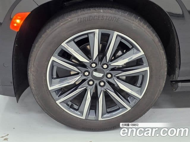 Cadillac Escalade 2023 — фото 18 из 20