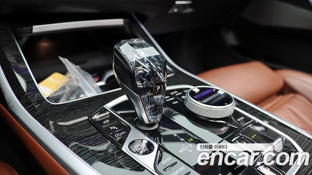 BMW X7 2020 — ფოტო 8/20
