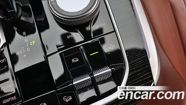 BMW X7 2020 — ფოტო 18/20