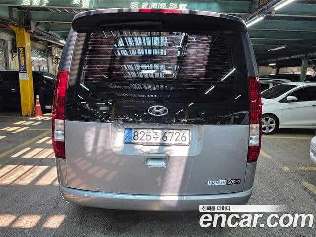 Hyundai Staria 2023 — ფოტო 2/9