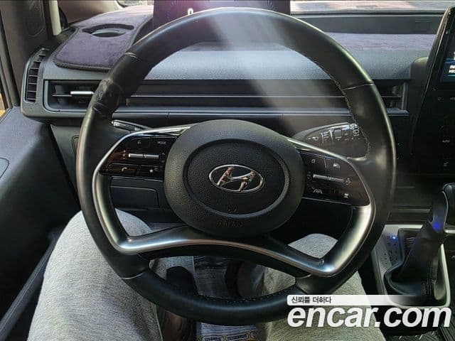 Hyundai Staria 2023 — ფოტო 8/9