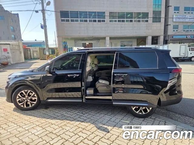 Kia Carnival 2023 — Şəkil 17/20