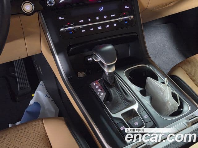 Kia Carnival 2021 — ფოტო 7/20