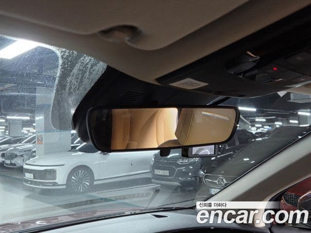 Kia Carnival 2021 — ფოტო 14/20