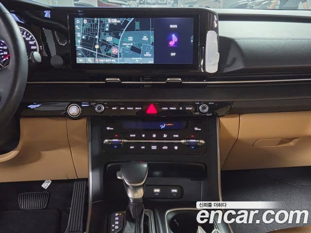 Kia Carnival 2021 — ფოტო 15/20