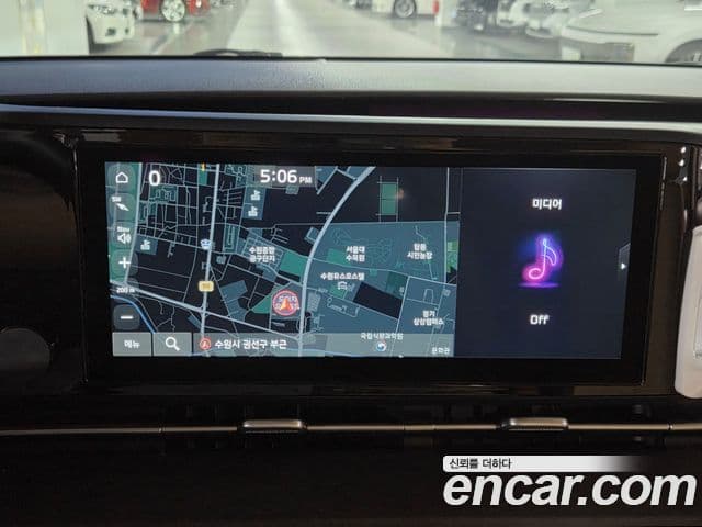 Kia Carnival 2021 — ფოტო 16/20