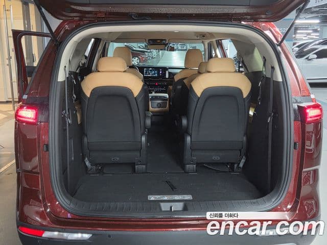 Kia Carnival 2021 — ფოტო 19/20